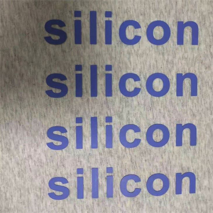 Serigrafia em folhas de plástico
